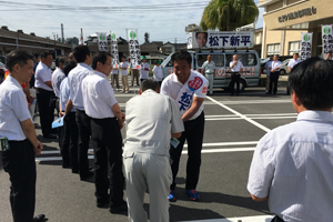 選挙カー演説などの様子